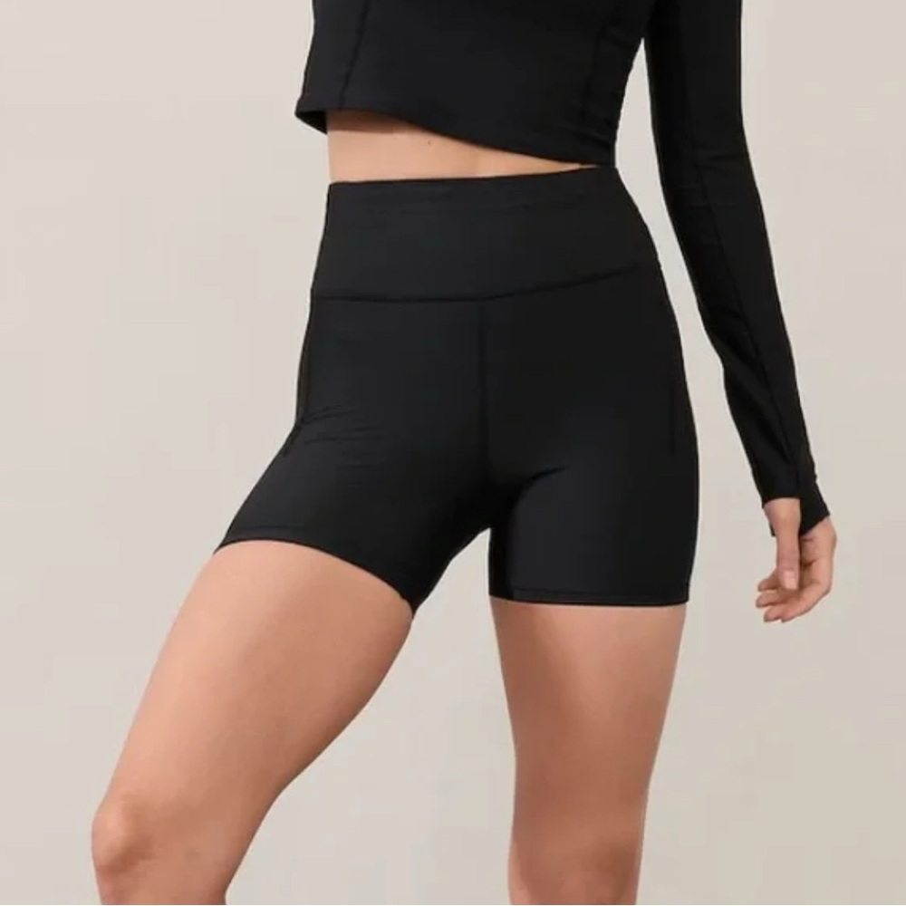 Athleta Pacesetter Ultra High Rise 4" Shortie, M